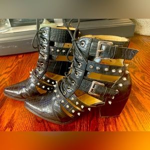 Brand: Cape Robbin. Spiked bootie. Size 9. Color: Black.